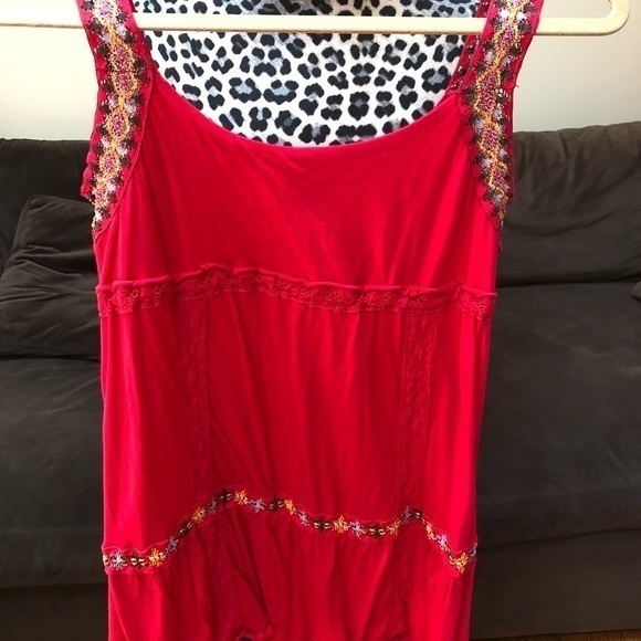 Language red with embroidered tank.‎ Gorgeous! - Picture 3 of 3